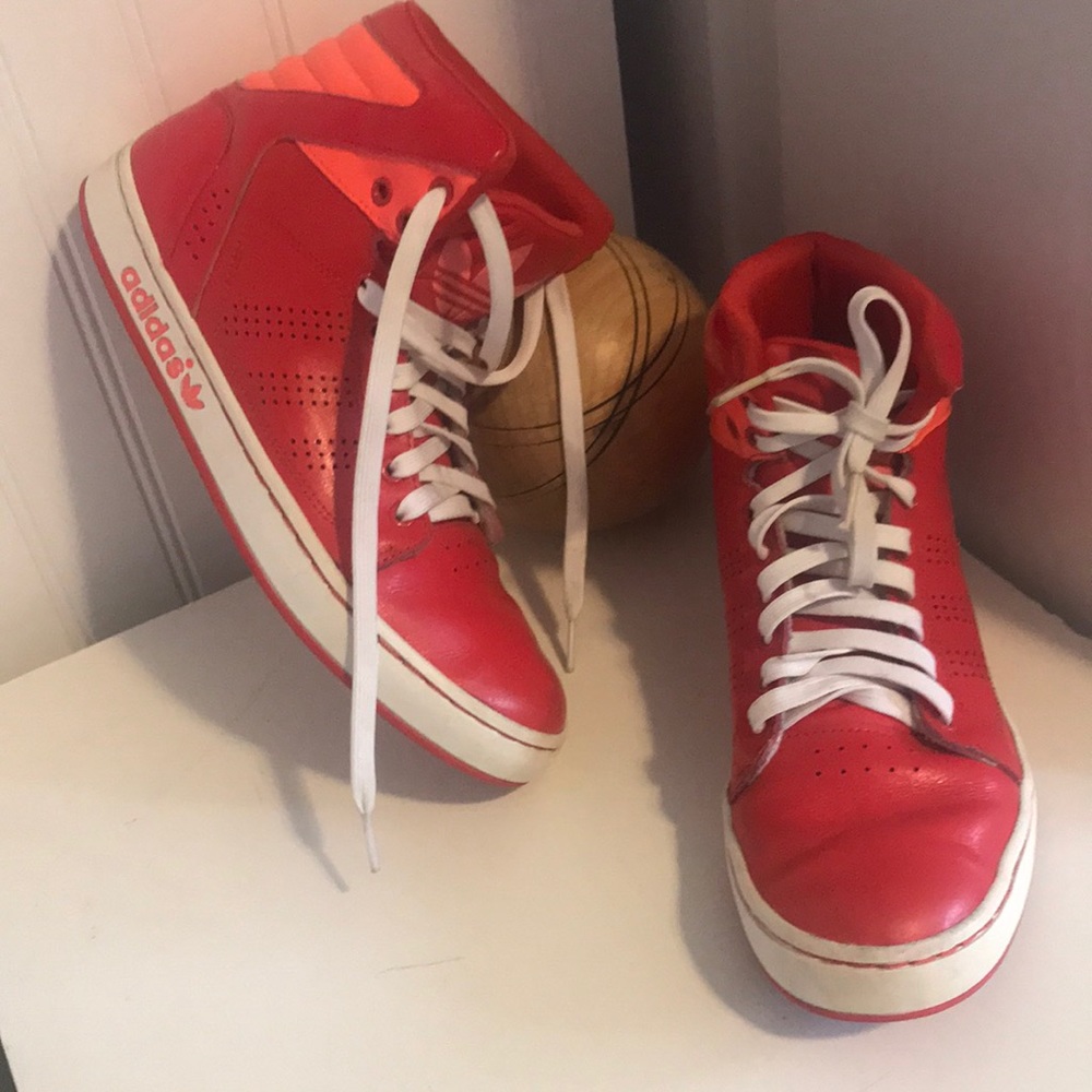 ***** Men’s ADIDAS size 7 red high tops leather *****